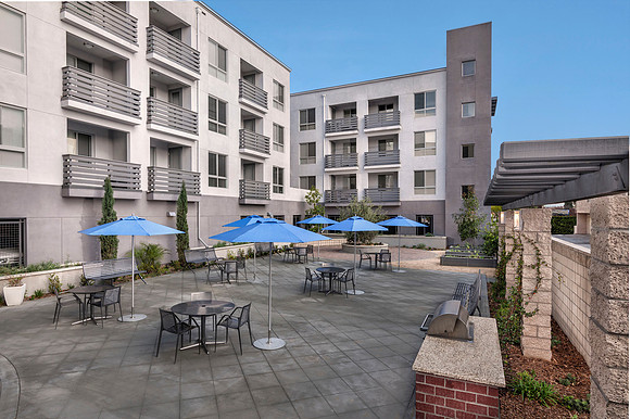 AH Vermont Villas, Gardena