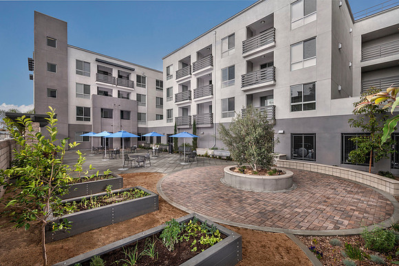 AH Vermont Villas, Gardena