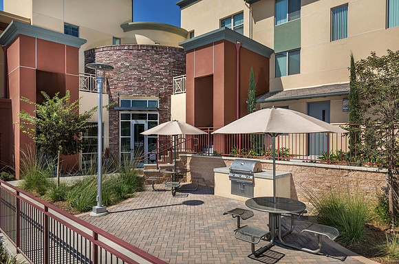 AH_Eastgate_BBQArea_7049b-11x8