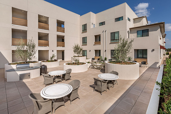 AF_BellaVita-Courtyard_2320-11x8