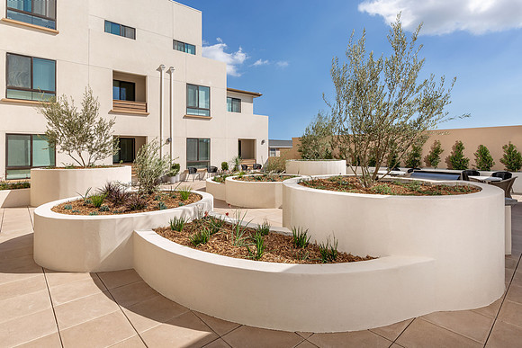 AF_BellaVita-Courtyard2_2381-11x8