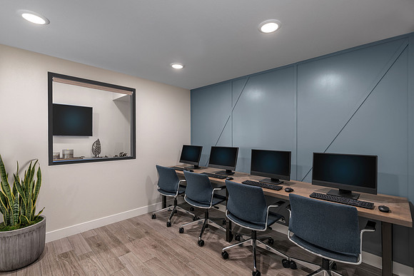 AH_Luna-ComputerRoom_5171-11x8
