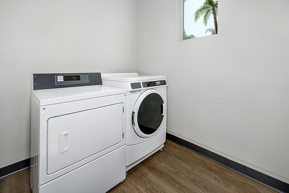 AH_DellaRosa_UnitLaundry_1080a-11x8