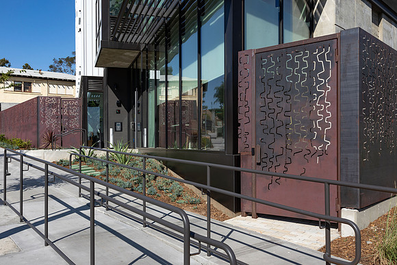 AH_TheLink-Entrance_7641a-11x8